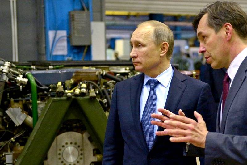 Путин осмотрел танк будущего «Армату» на «Уралвагонзаводе»