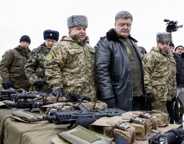 Порошенко: Военные группировки сосредоточены на границе с Крымом и Приднестровьем