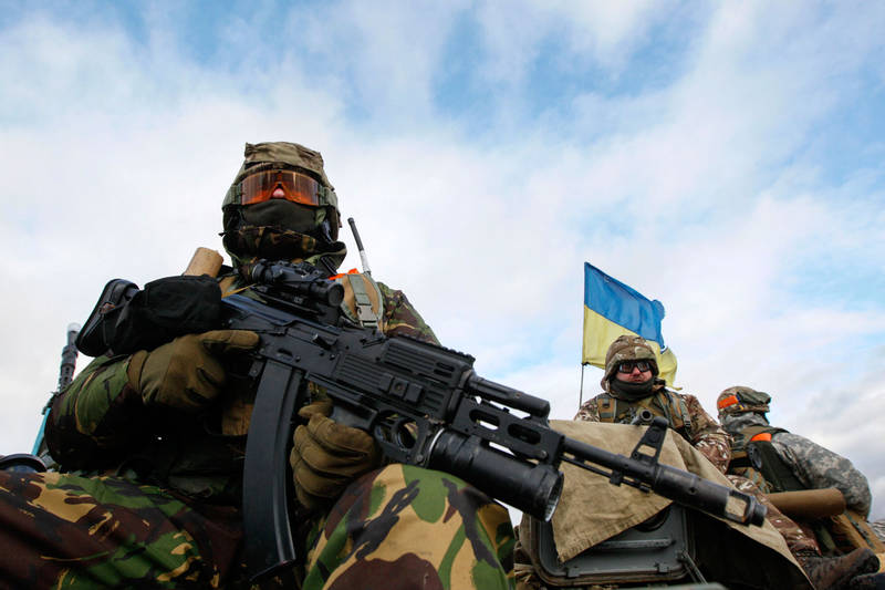 ВСУ активно стягивают тяжелую технику и личный состав к линии разграничения на Донбассе