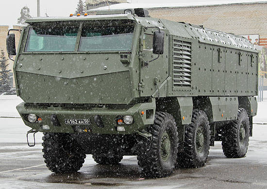 Спецназ Южного военного округа начал подготовку экипажей новейших бронеавтомобилей "Тайфун"