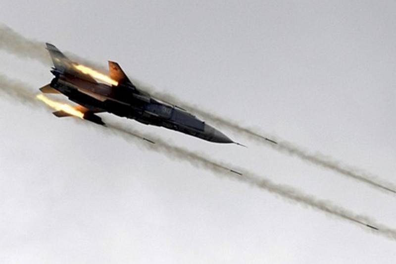 Су-24 прицельно уничтожил группу боевиков в Алеппо