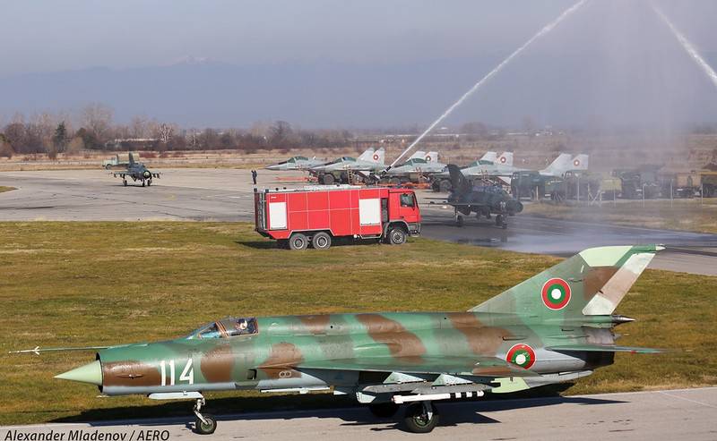 Прощальные полёты истребителей МиГ-21 болгарских ВВС