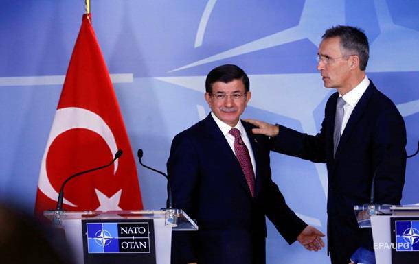 ﻿НАТО провоцирует Турцию на усиление конфликта с Россией