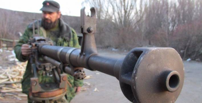 Первый Украинский: трассерами по Донецку; прощай, оружие vs прощай, Донбасс