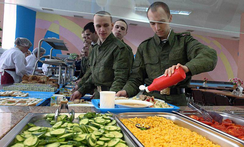 Чем кормят солдат в российской армии?