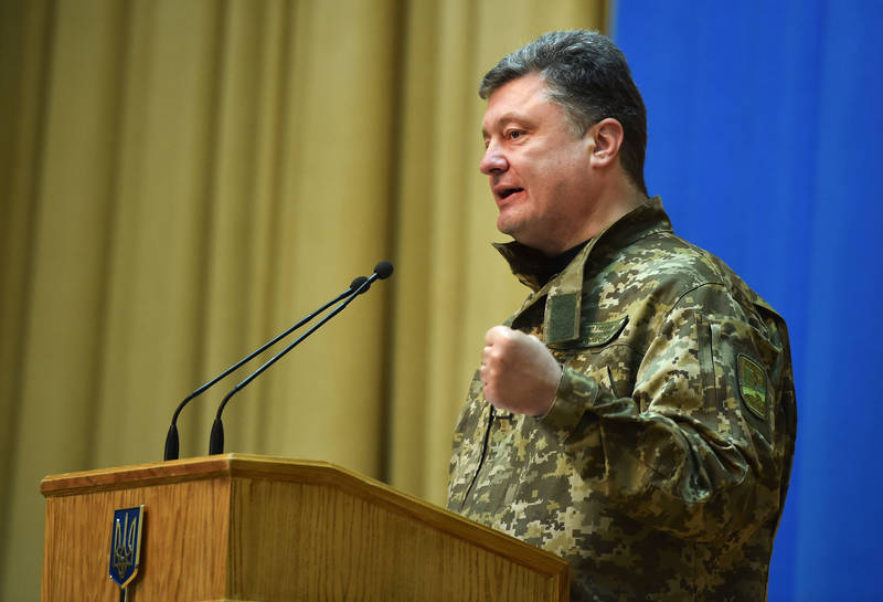 Президент Украины требует ввод миротворцев на Донбасс