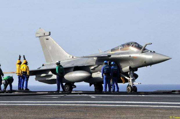 Французское оружие в Сирии: авианосец, истребители и бомбардировщики