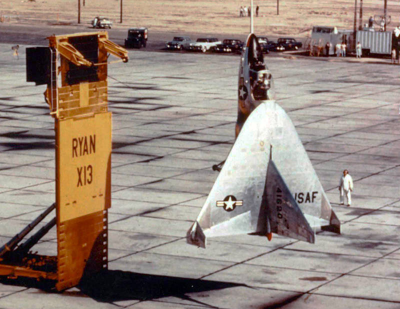 Экспериментальный самолет вертикального взлета и посадки X-13 «Vertijet»