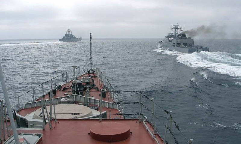 Иран проводит военно-морские учения