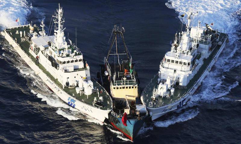Япония ответит на вторжение китайских кораблей в воды близ Сенкаку