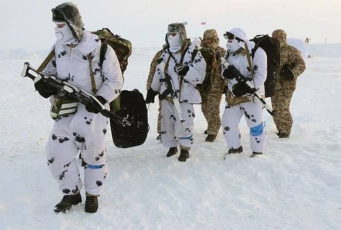 Российский спецназ провел учения в Арктике