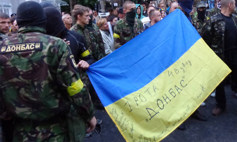 Батальон «Донбасс» митингует на Майдане