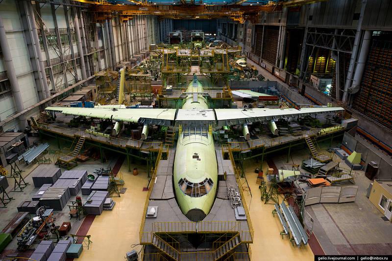 Производство самолётов на заводе «Авиастар-СП»