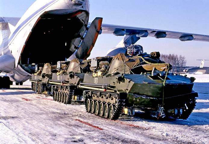 Воздушно-десантные войска провели маневры в четырех областях России