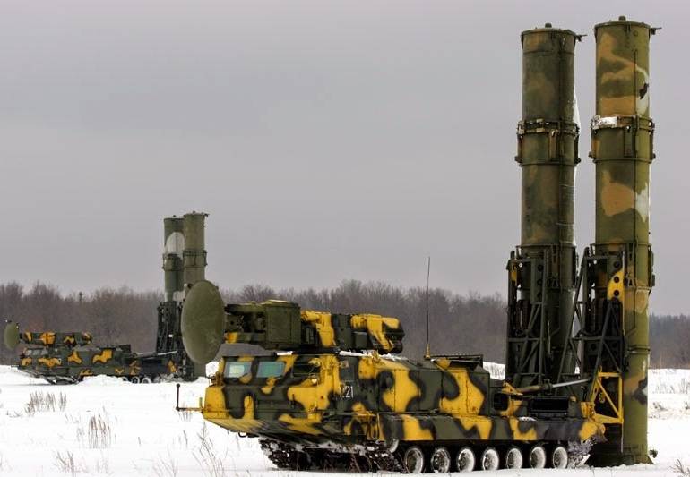 Вооруженная комплексами С-300ВМ бригада приведена в боевую готовность