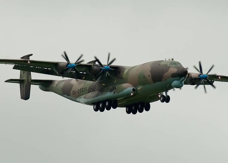 Экипажи ВТА впервые за 20 лет посадили Ан-22 на грунт Экипажи ВТА впервые за 20 лет посадили Ан-22 на грунт