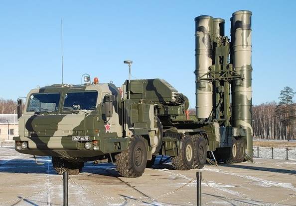 ЗРК С-400 "Триумф" заступил на боевое дежурство в Подмосковье