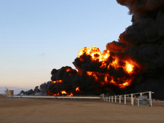 В Ливии террористы ИГ вывели из строя крупные нефтехранилища В Ливии террористы ИГ вывели из строя крупные нефтехранилища