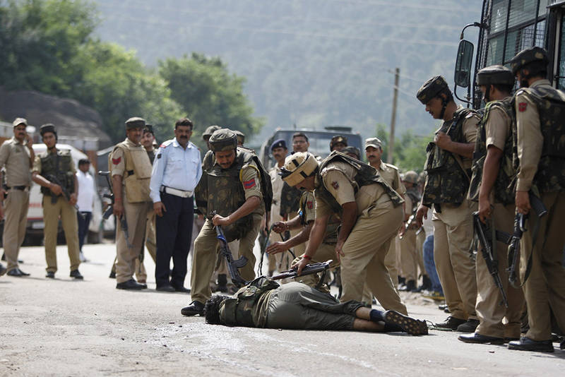 В ходе столкновений в индийском Кашмире убиты 2 солдата и 5 повстанцев