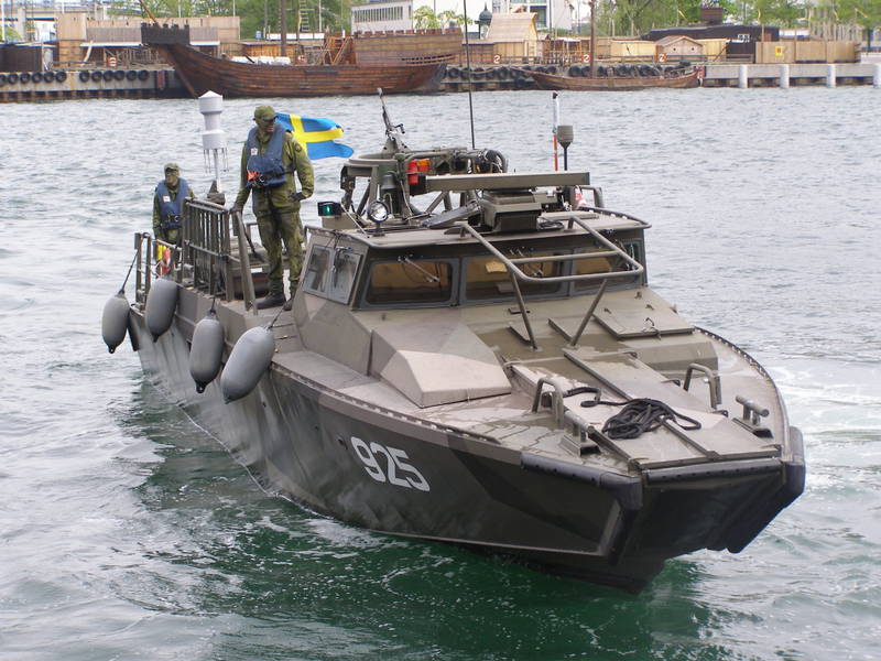 Шведский быстроходный штурмовой катер Combat Boat 90