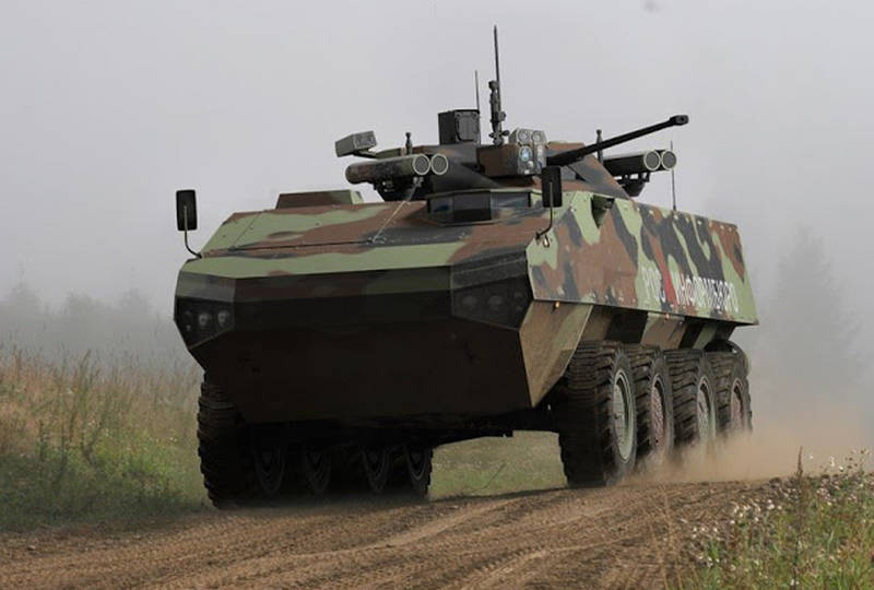 Удар «Бумерангом»: БТР нового поколения выдержит танковую атаку
