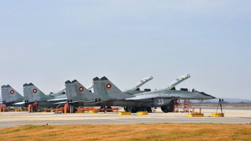 Болгария: воздушное пространство страны может взять под охрану авиация НАТО