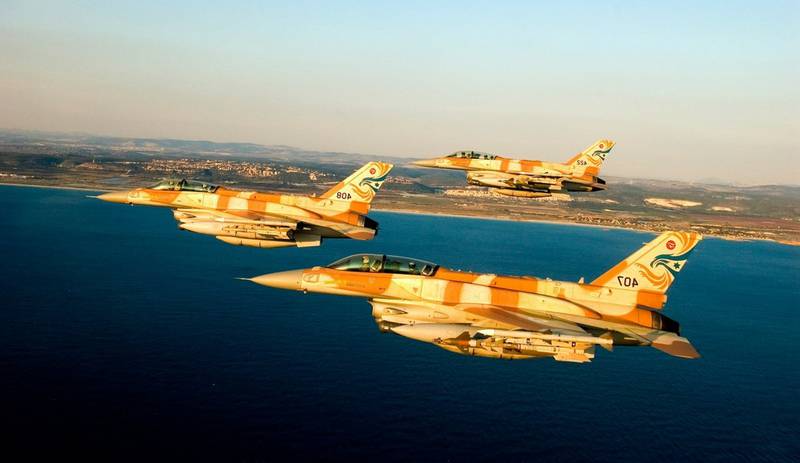 Почему Москва позволяет Израилю бомбить самые боеспособные силы в САР?