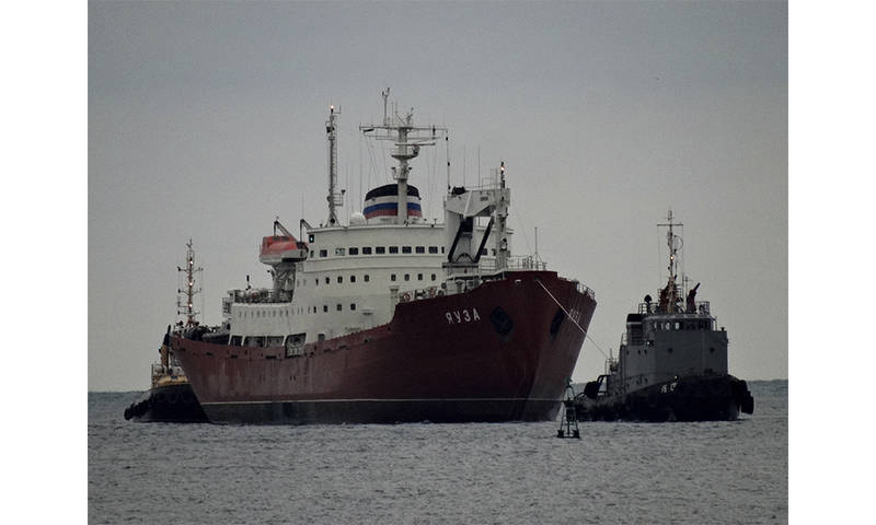 Корабль ВМФ РФ "Яуза" прибыл в Севастополь