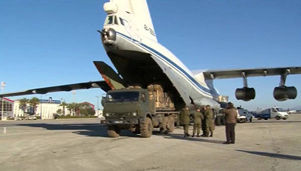 Российские военные продолжают гуманитарную операцию в Сирии