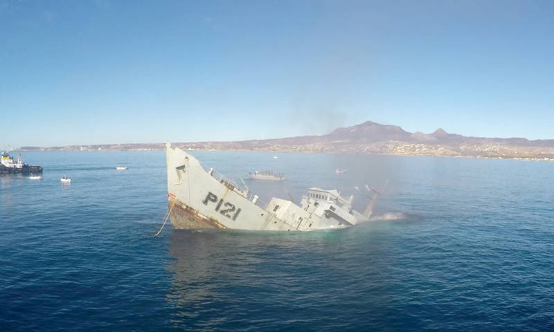 Мексиканский военный корабль ушёл на дно