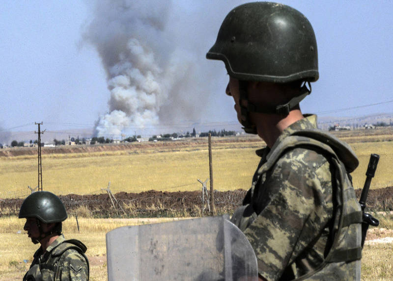 Боевики ИГ напали на контролируемый YPG город Тель-Абъяд Боевики ИГ напали на контролируемый YPG город Тель-Абъяд