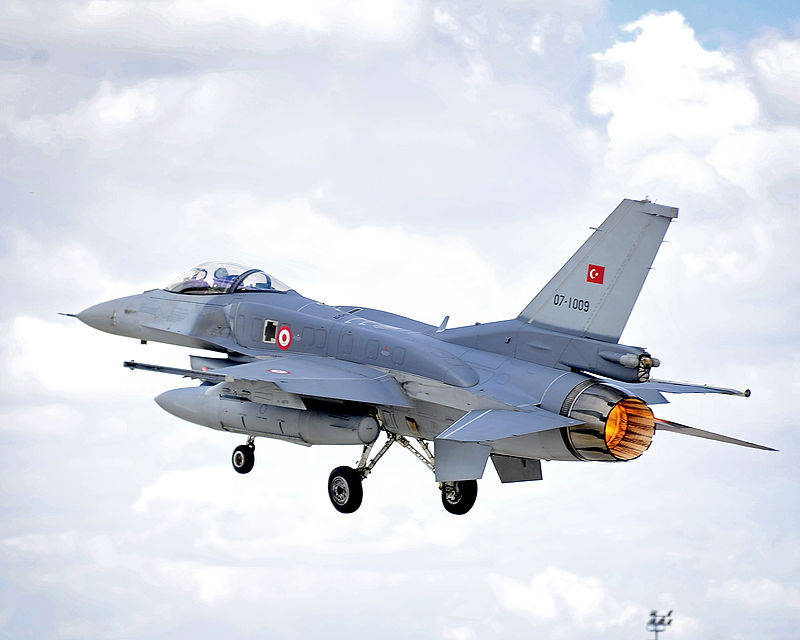 Турция нанесла первый авиаудар севернее Алеппо и готовит наземную операцию