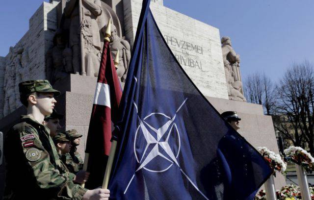 Латвия требует увеличения присутствия НАТО
