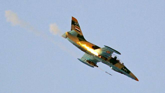 Сирийские ВВС нанесли авиаудары по враждующим между собой боевикам