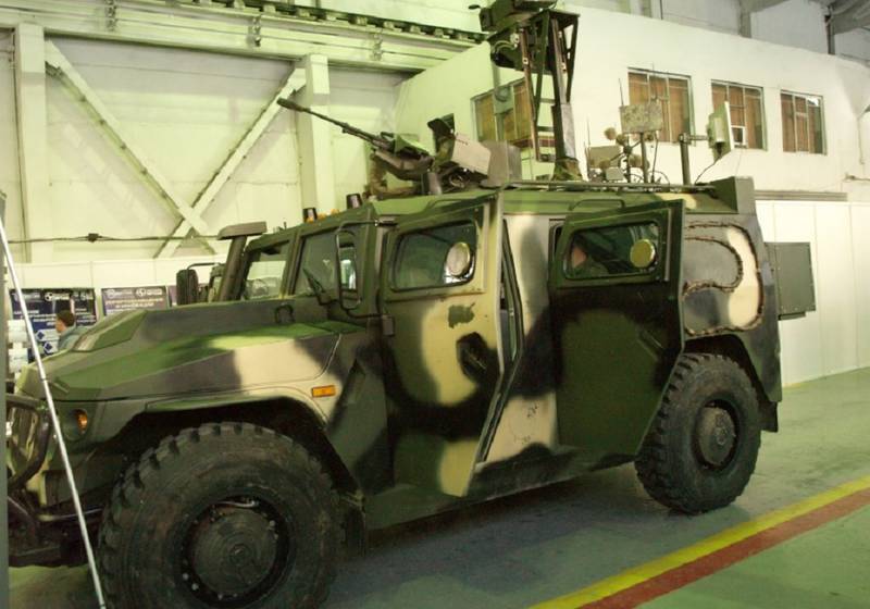 На омском телевизионном заводе выпустили военную машину связистов с броней