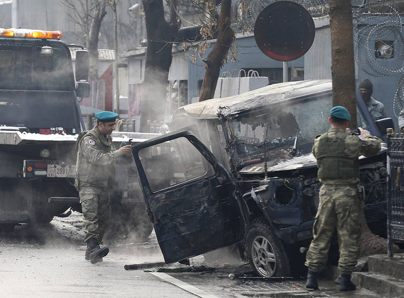 Взрыв армейского автомобиля в Афганистане