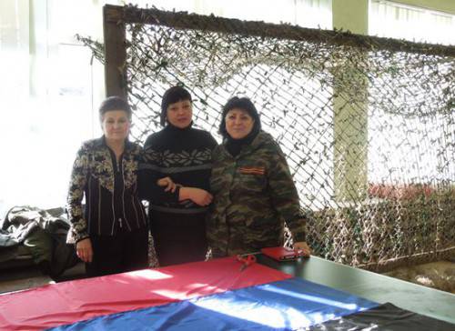 Донецкие терриконы дамы украшают флагами