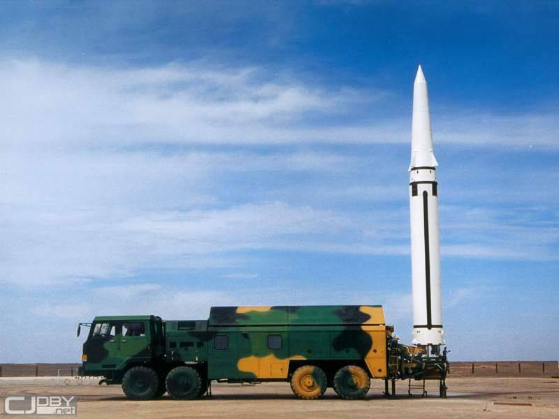 Китайский оперативно-тактический ракетный комплекс Дунфэн-15 «Восточный ветер»