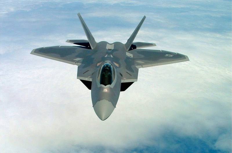 В США тужатся, пытаясь довести F-22 до ума