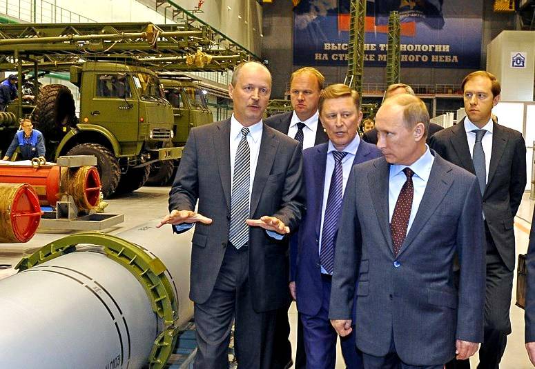 Владимир Путин посетил нижегородский завод концерна «Алмаз-Антей»