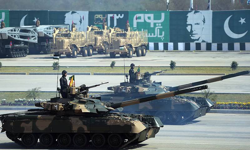 Военный парад по случаю Дня Пакистана прошел впервые за семь лет