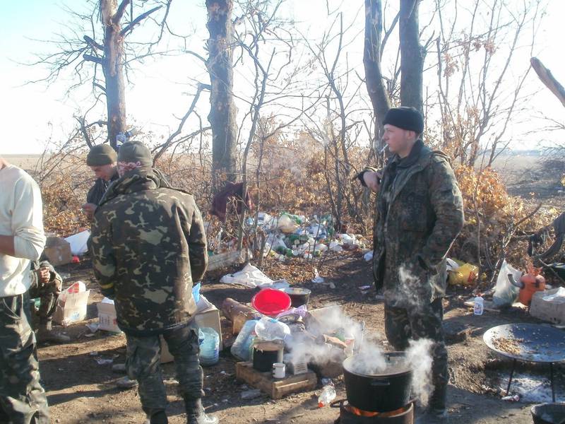 Солдат ВСУ в зоне АТО кормят отбросами