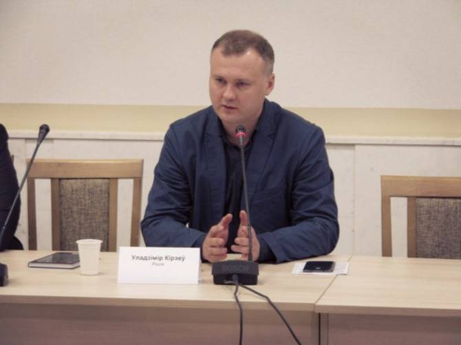 Киреев: Порошенко, игнорируя Минск, держит курс на войну в Донбассе