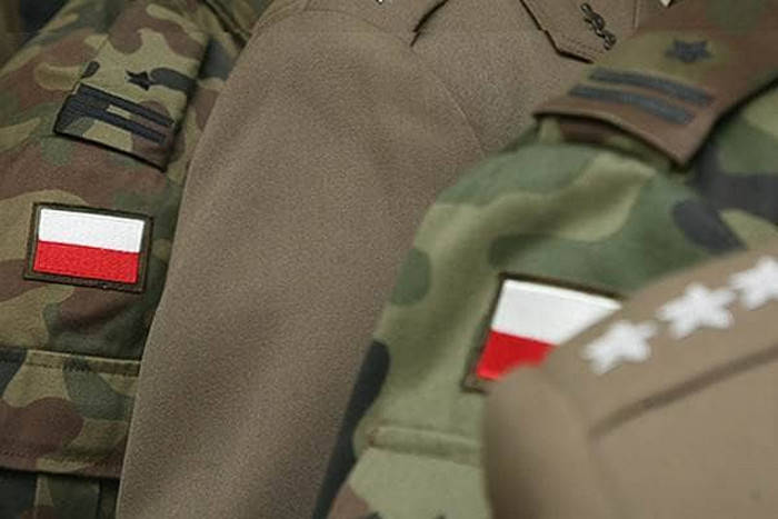 В Польше запретили носить военную форму гражданским лицам