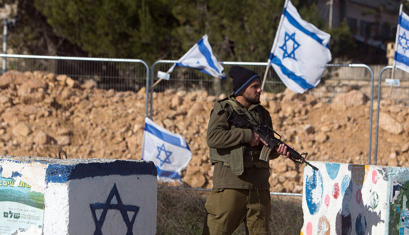 Военные застрелили 2 палестинцев, ранивших ножом израильтянку