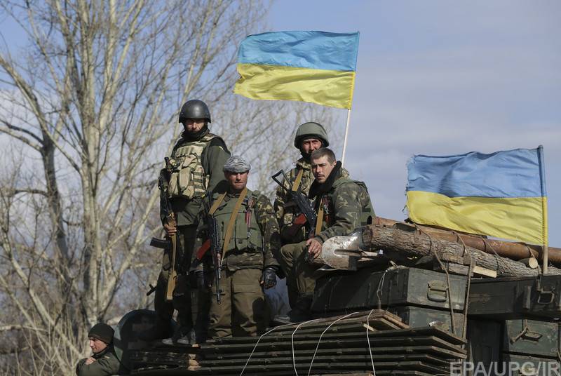 Хроника Донбасса: ДНР «горит», ЛНР под обстрелом, украинцев готовят к войне