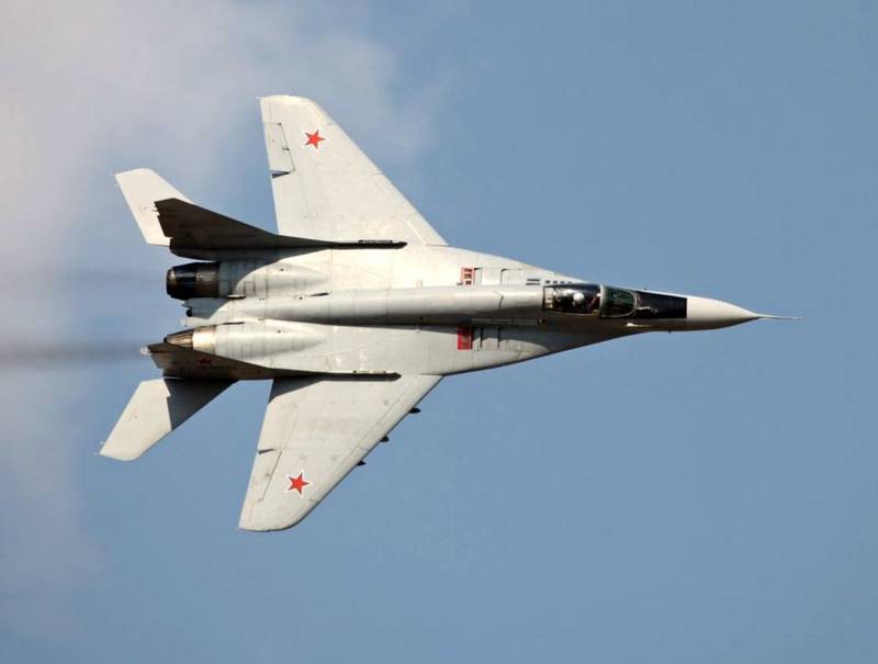 Учения пилотов Су-27 и МиГ-29 в экстремальных погодных условиях