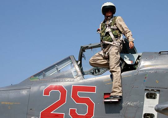 Вернувшихся из Сирии пилотов Су-25 торжественно встретили на Кубани