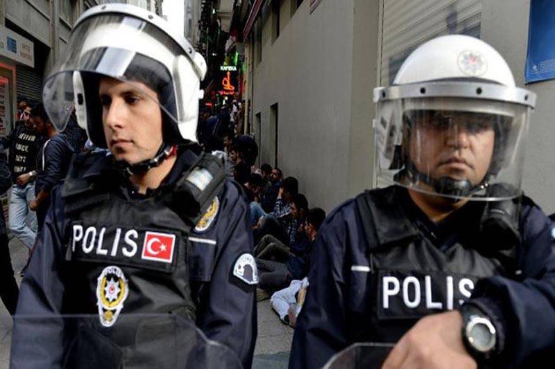 Курды устроили теракт в Турции: погибли 2 полицейских и 35 человек ранены
