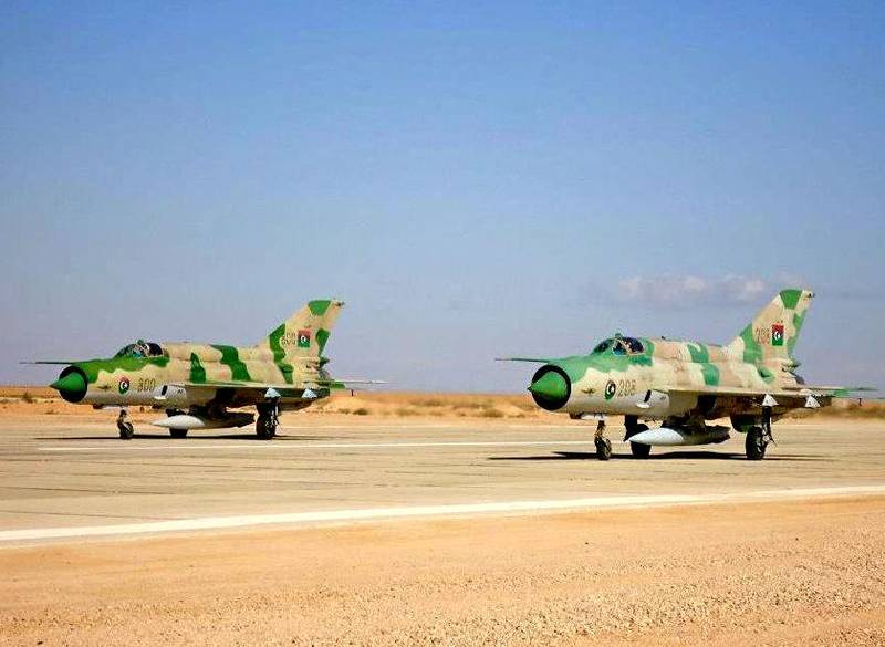 Первый сирийские самолеты приземляются на авиабазе Пальмира